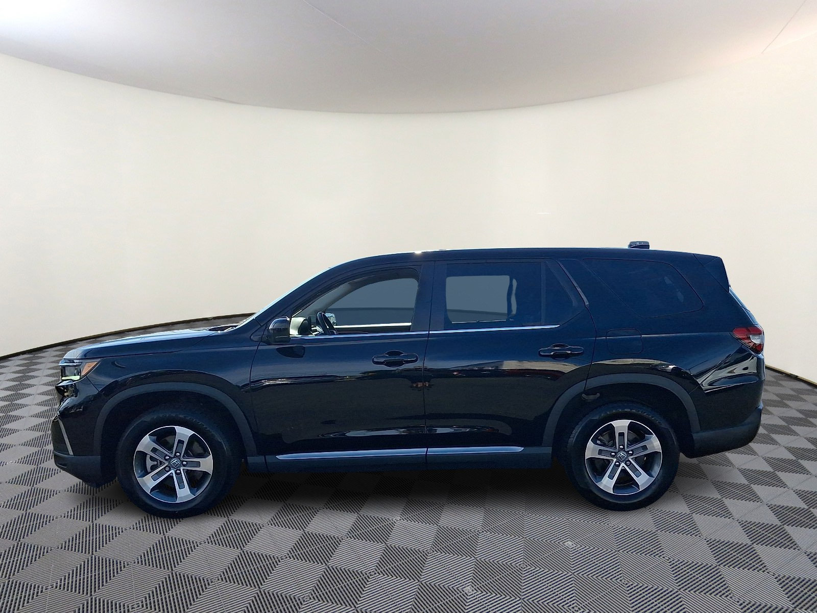 Used 2025 Honda Pilot EX-L image 4