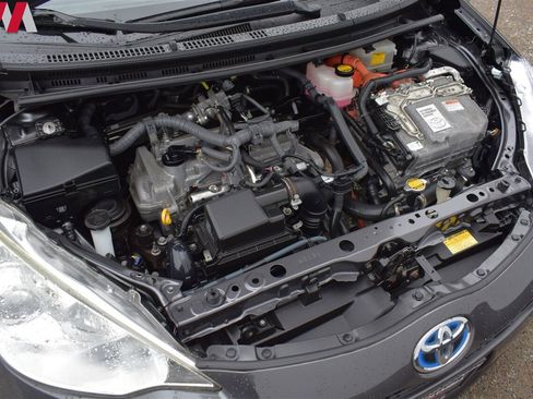 Used 2013 Toyota Prius C Two image 28