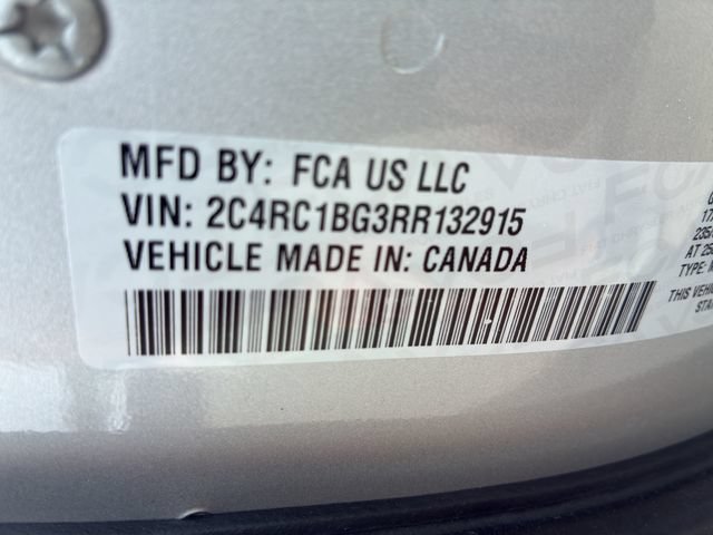 Used 2024 Chrysler Pacifica Touring-L FWD image 14
