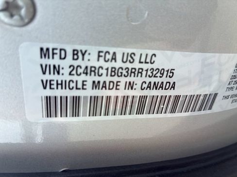 Used 2024 Chrysler Pacifica Touring-L FWD image 14