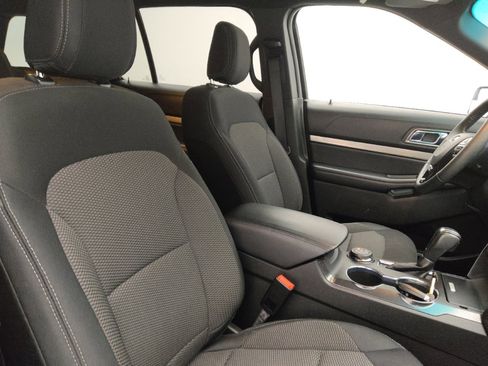 Used 2018 Ford Explorer XLT image 21
