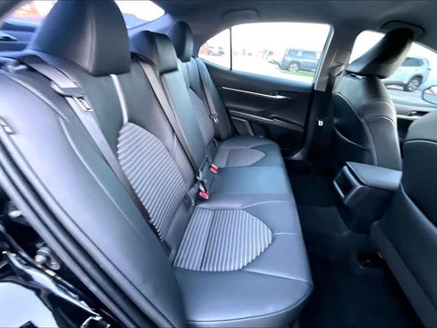 Used 2022 Toyota Camry SE image 19