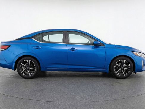 Used 2025 Nissan Sentra SV FWD image 11