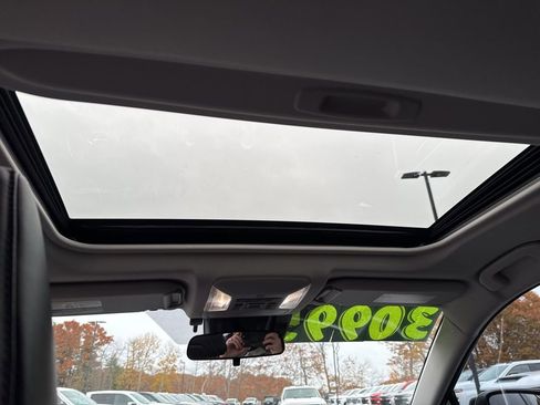 Used 2022 Toyota RAV4 XLE Premium image 21