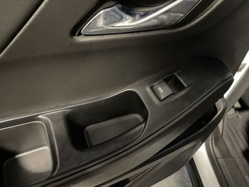 Used 2023 Chevrolet Traverse LT image 35