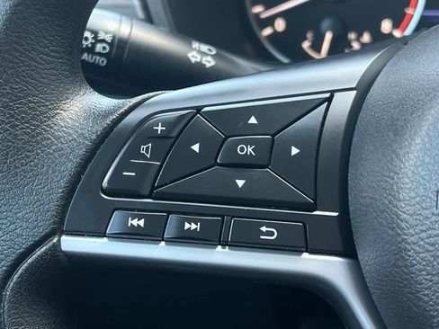 Used 2025 Nissan Altima 2.5 SV FWD image 29
