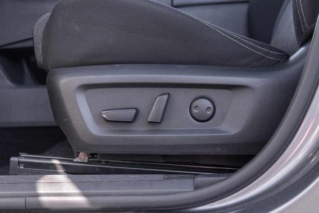 Used 2024 Nissan Rogue SV FWD image 19