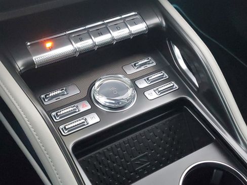 New 2025 Lincoln Nautilus Premier image 25