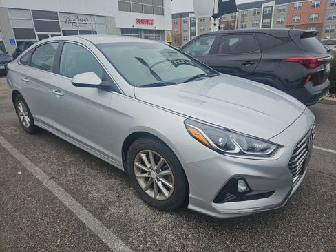 Used 2019 Hyundai Sonata SE image 2
