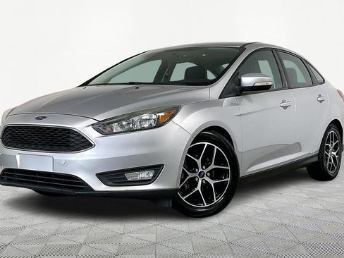 Used 2017 Ford Focus SEL image 2