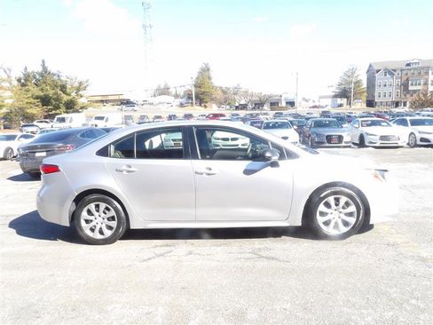 Used 2020 Toyota Corolla LE image 6