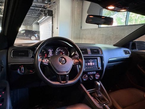 Used 2018 Volkswagen Jetta Sport FWD image 14
