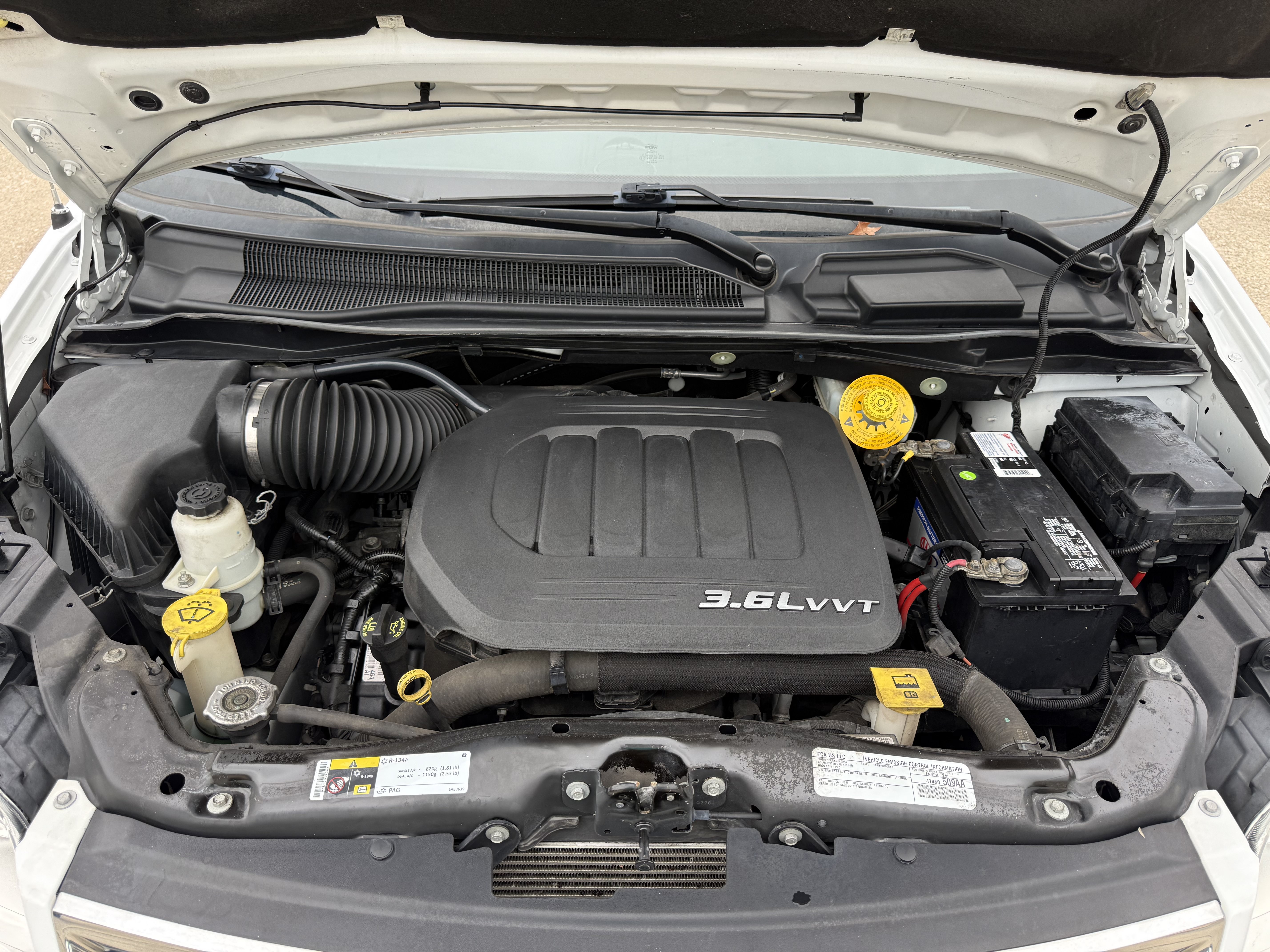 Used 2016 Chrysler Town & Country Touring FWD image 39