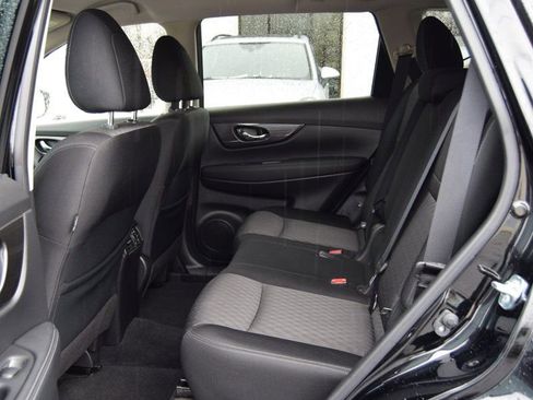 Used 2020 Nissan Rogue SV w/ Premium Package image 33