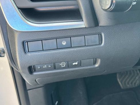 Used 2024 Nissan Rogue SV AWD/4WD image 29