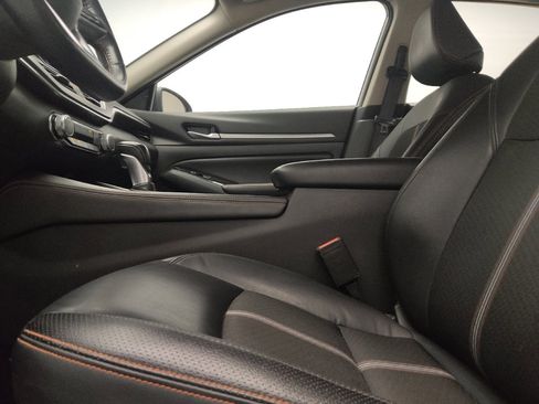 Used 2024 Nissan Altima 2.5 SR FWD image 17