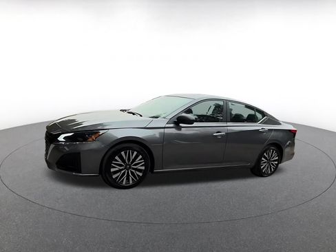 Used 2025 Nissan Altima 2.5 SV FWD image 8