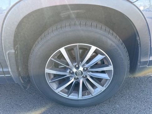 Used 2017 Toyota Highlander XLE AWD/4WD image 26