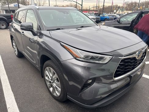 Used 2021 Toyota Highlander Limited image 3