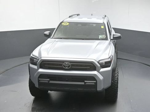 Used 2025 Toyota 4Runner SR5 AWD/4WD image 40
