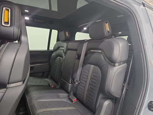 Used 2024 Rivian R1S Adventure AWD/4WD image 21
