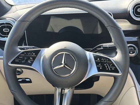 Used 2026 Mercedes-Benz GLC 300 4MATIC image 12