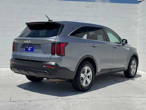 Used 2022 Kia Sorento LX FWD image 12