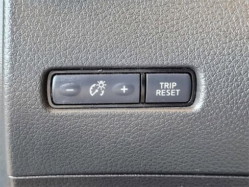 Used 2022 Nissan Rogue Sport SV image 16