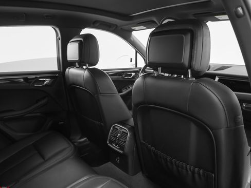 Used 2023 Porsche Macan image 25