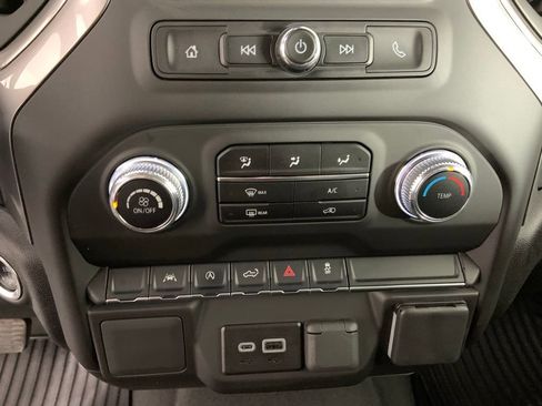 Used 2025 GMC Sierra 1500 Pro w/ Convenience Package image 15