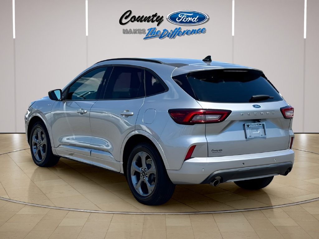 Used 2024 Ford Escape ST-Line w/ Tech Pack #1 FWD image 7