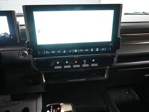 Used 2025 GMC Hummer EV 3X w/ LPO, Illumination Package AWD/4WD image 10