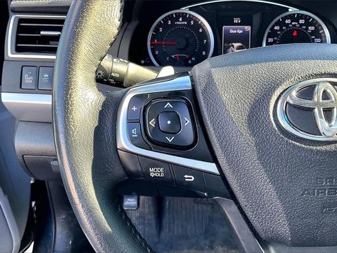 Used 2017 Toyota Camry XSE image 15