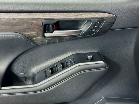 Certified 2021 Toyota Highlander Limited image 18