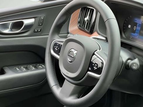 Used 2023 Volvo XC60 B5 Plus w/ Climate Package AWD/4WD image 16