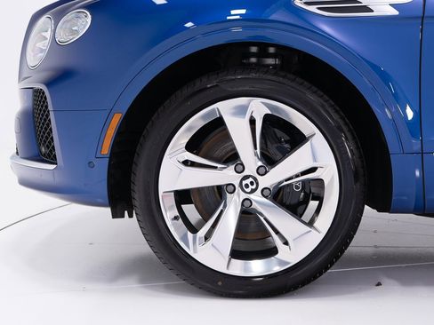 New 2025 Bentley Bentayga Extended Wheelbase image 40