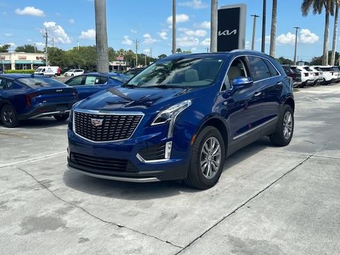 Used 2023 Cadillac XT5 Premium Luxury FWD image 2