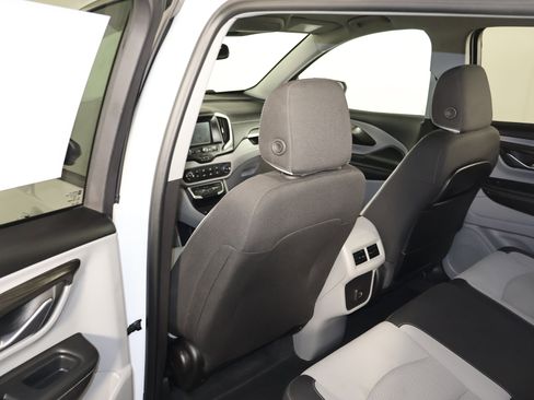 Used 2024 GMC Terrain SLE image 48