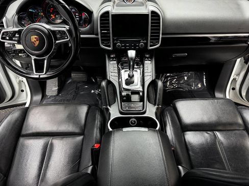 Used 2018 Porsche Cayenne image 38