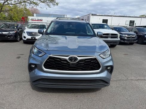 Used 2023 Toyota Highlander FWD image 3