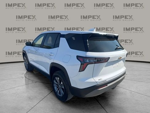 Used 2026 Chevrolet Equinox LT FWD image 3