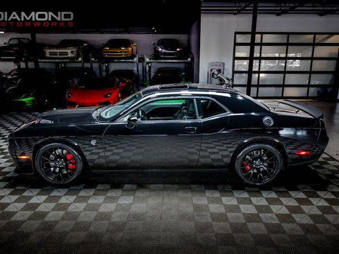 Used 2016 Dodge Challenger SRT Hellcat RWD image 60