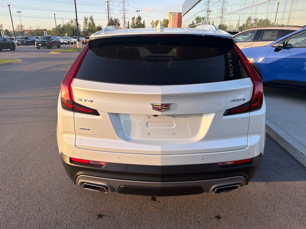 Used 2023 Cadillac XT4 Premium Luxury w/ Technology Package AWD/4WD image 5
