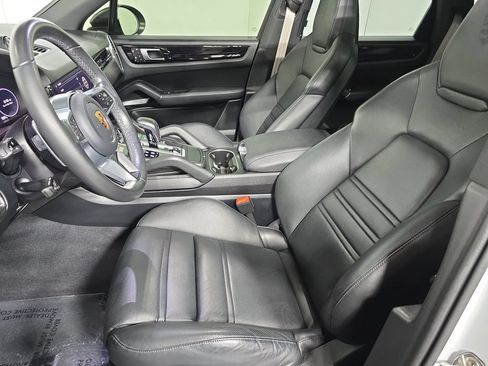 Used 2022 Porsche Cayenne Platinum Edition AWD/4WD image 5