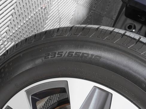 Used 2023 Toyota Highlander XLE FWD image 30