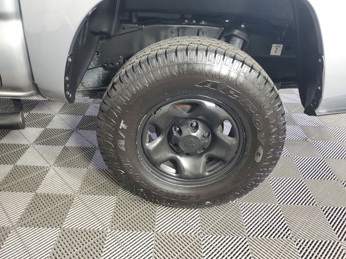 Used 2020 Toyota Tacoma SR5 RWD image 30