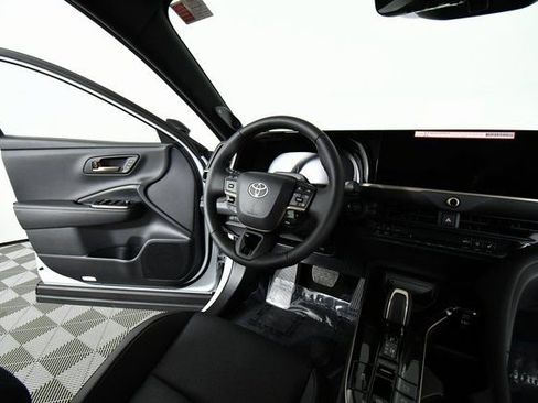 New 2025 Toyota Crown Signia Limited image 19