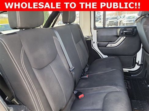 Used 2015 Jeep Wrangler Unlimited Rubicon w/ Connectivity Group image 20