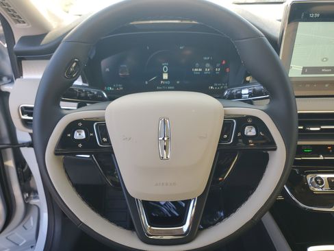 New 2026 Lincoln Corsair Premiere image 16