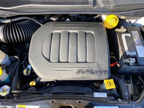 Used 2019 Dodge Grand Caravan SXT image 49